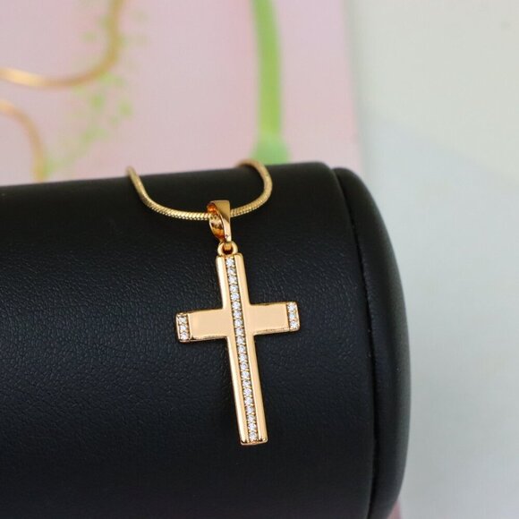 "Elegant Rose Gold Cross Pendant with Crystal Inlay Design, XPPT1269 - Picture 5 of 13